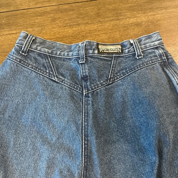 Rocky Mountain Women's Relaxed Blue Jeans - Picture 3 of 4